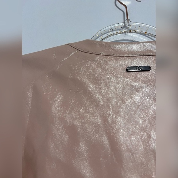 ALO YOGA Cropped Faux Patent Leather
Liquid Jacket in Nectar NEW $248 Size S - Picture 5 of 9